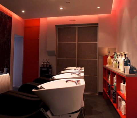 Espace détente, espace shampoing du salon de coiffure Eric Stipa à Bourges (18)